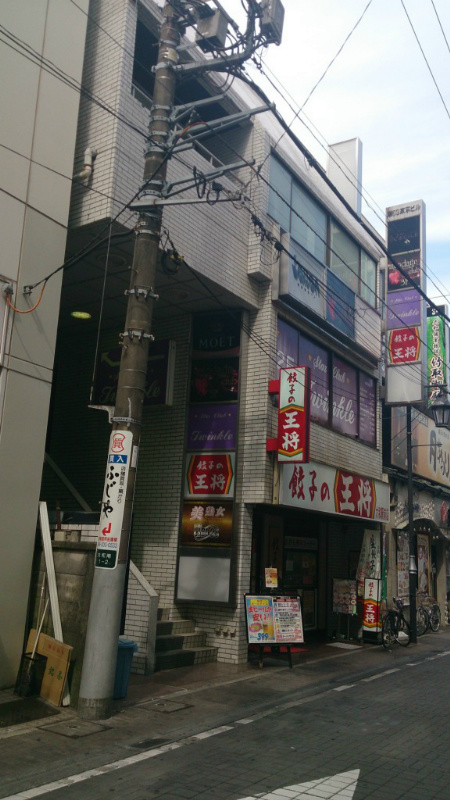 第５３東京ビル １階は餃子の王将が営業中です。ガラス面へのサイン設置もご相談可能です。